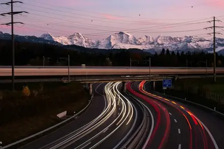 Utilizarea autostrăzilor din Elveția și avantajele vinietei digitale