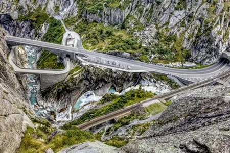Il sistema delle autostrade svizzere e la vignetta per il 2025