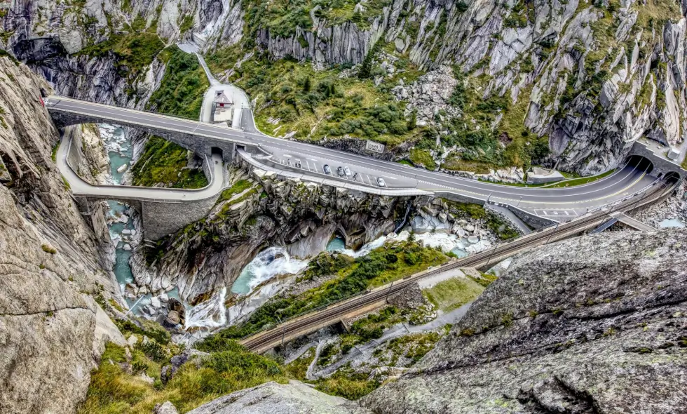 Il sistema delle autostrade svizzere e la vignetta per il 2025